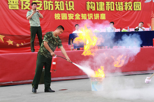 新華構(gòu)建安全校園 家長(zhǎng)放心 學(xué)子安心