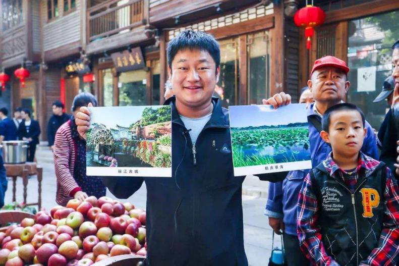 抖音達(dá)人石榴哥化身嗨學(xué)體驗(yàn)官，空降新華引爆直播間