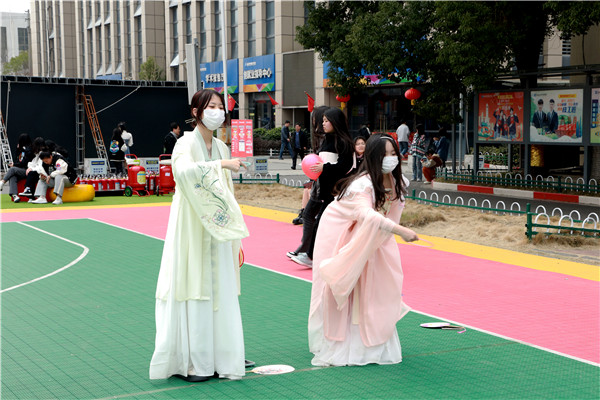 “三八”國際婦女節(jié)來臨，南京新華向所有女性致以節(jié)日最美好的祝福！